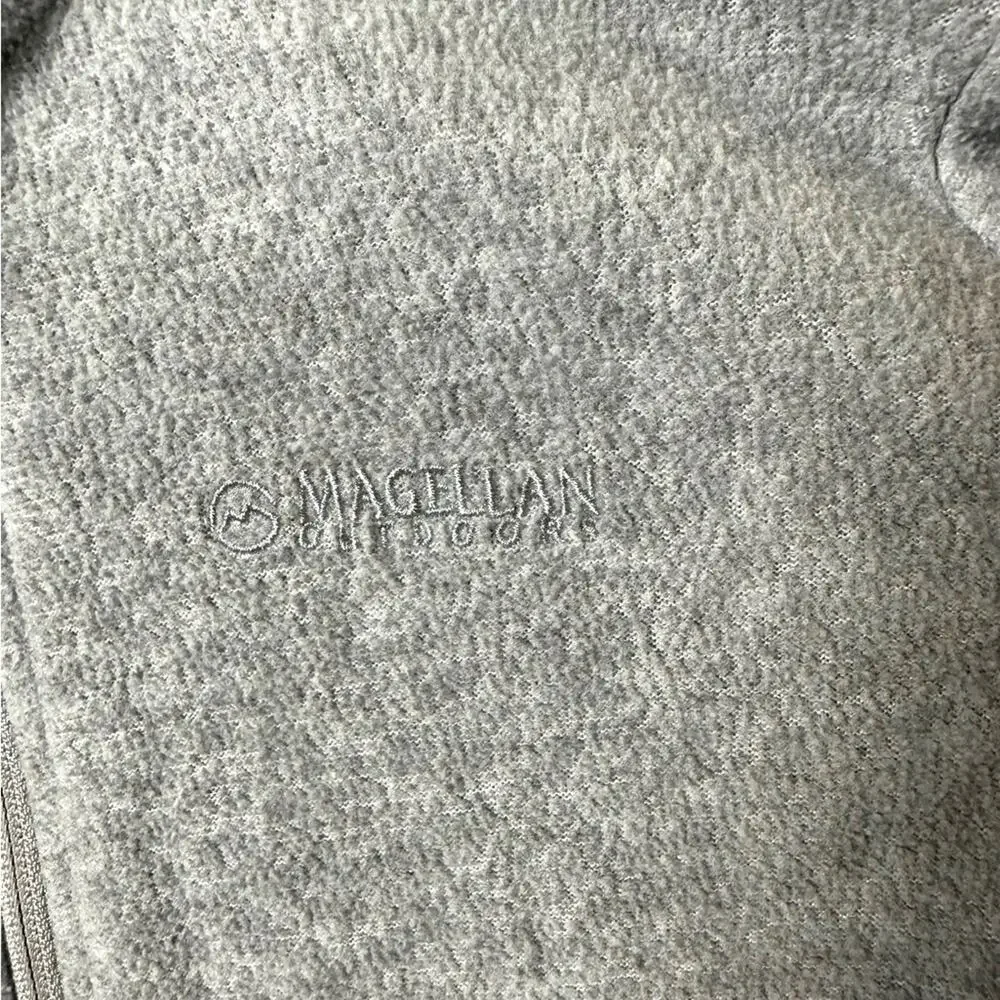 Boys Medium Magellan zip up activewear fleece jacket sweater grey
